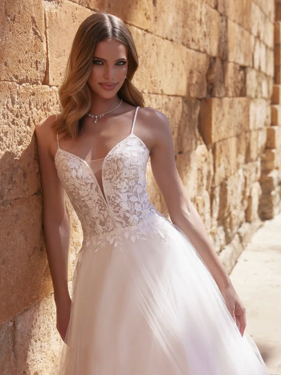 Nicoletta by Bianco Evento - view 3 of 5