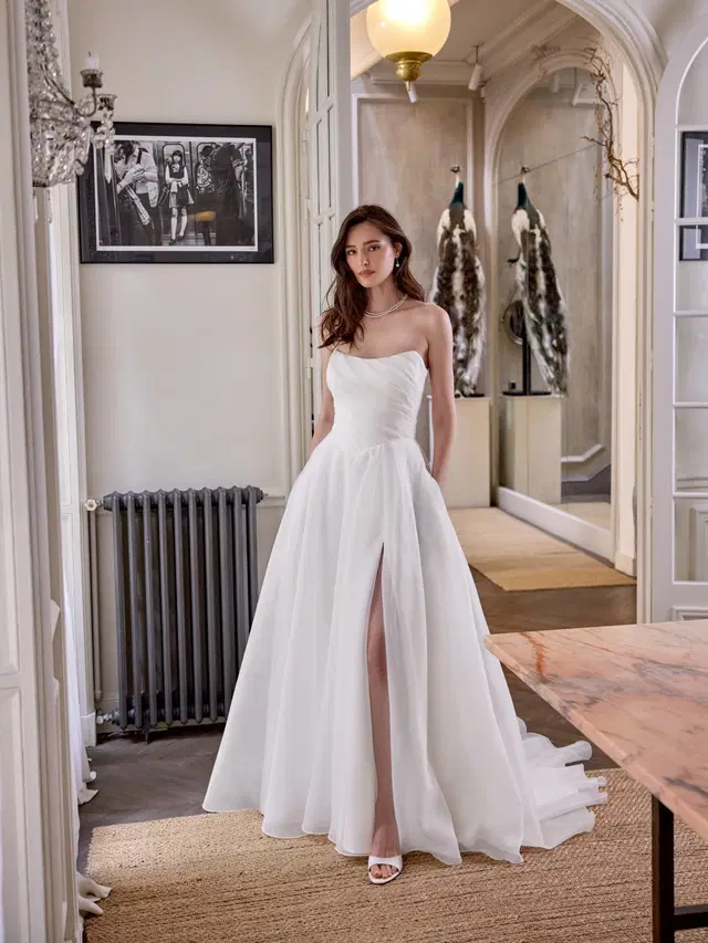 Chloe-AJA by Adore: A-Line silhouette, straight neckline, sleeveless, chiffon