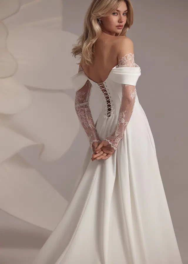 Baccara by Eva Lendel - view 3 of 3