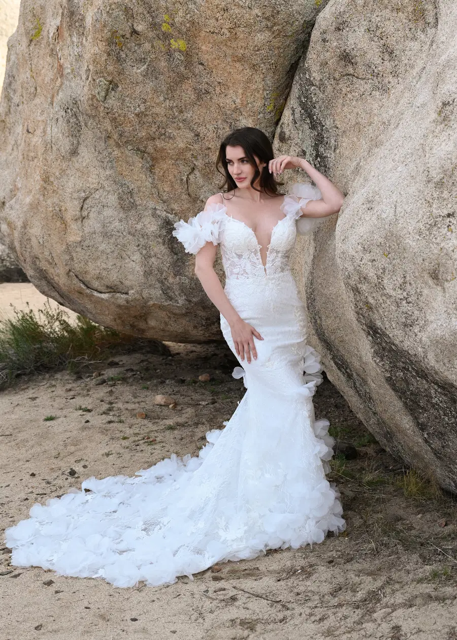 STARGAZE by Dando London: Mermaid silhouette, V-neck neckline, short sleeves, lace