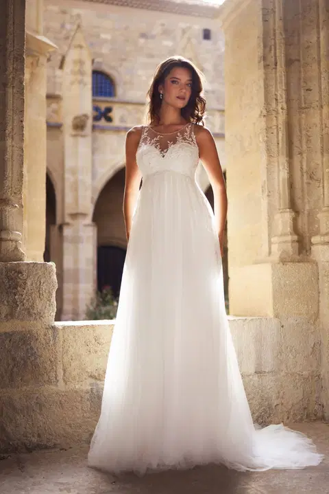 Style 27114 wedding dress by Très Chic, empire, tulle
