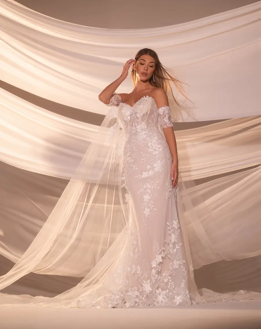 RB5101 by Rachel Allan: Fit & Flare silhouette, sweetheart neckline, tulle