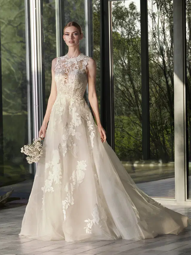 RIANNE by Pronovias: A-Line silhouette, scoop neckline, sleeveless, lace