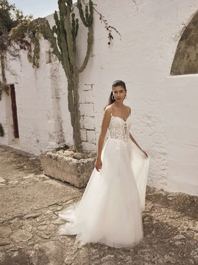 Marjorie von Modeca Bridal: A-Linie, Herz-Ausschnitt, Ärmellos, Tüll