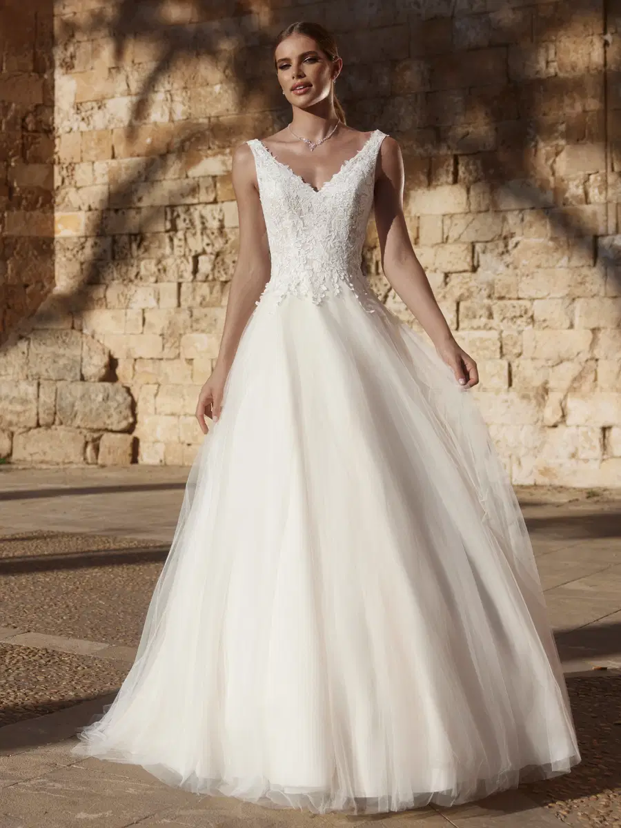 Valeria by Bianco Evento: Ball Gown silhouette, V-neck neckline, sleeveless, lace