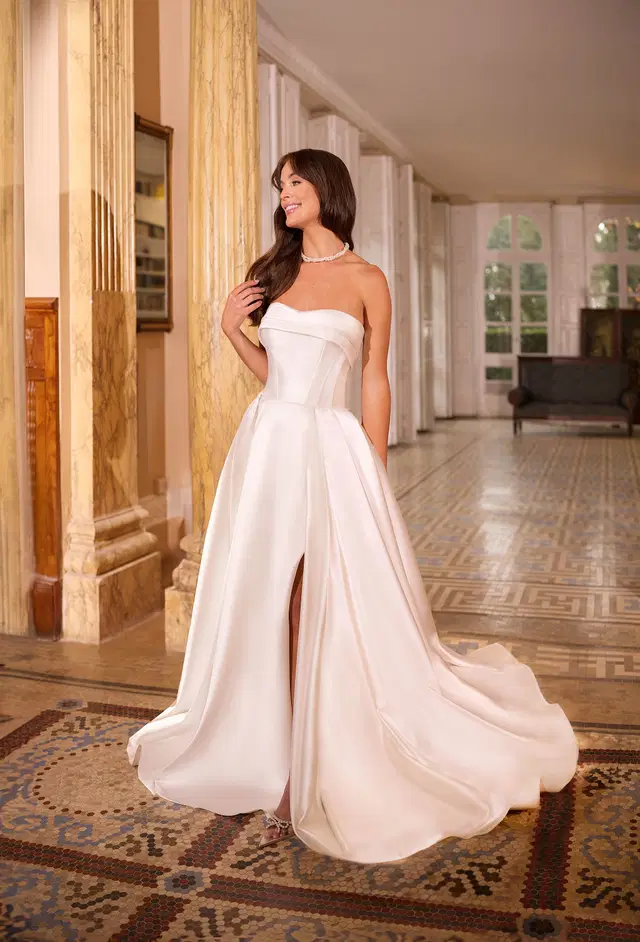8360 by Monica Loretti: A-Line silhouette, sleeveless, mikado