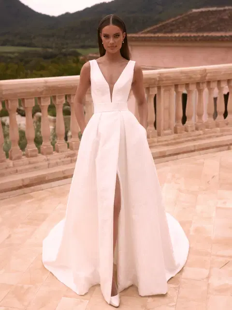 Nevada wedding dress by Bianco Evento, trumpet, satin