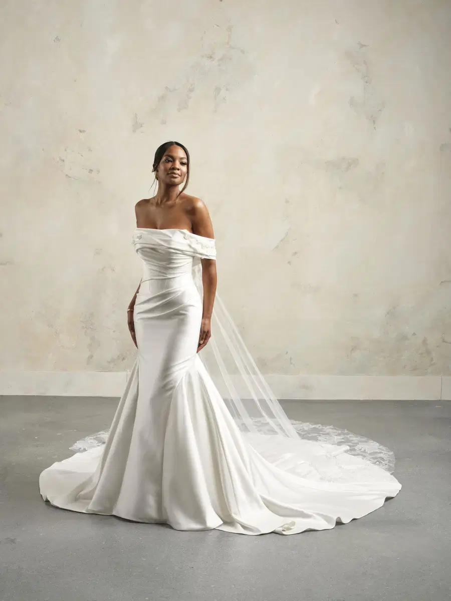 Giselle by Sottero & Midgley: Fit & Flare silhouette, sweetheart neckline, sleeveless, satin