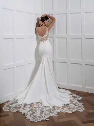 Cortina by Avenue by Josephine Scott - view 2 of 8