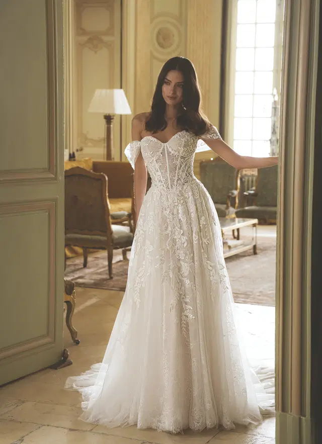 Gail by ÉLYSÉE: A-Line silhouette, sweetheart neckline, lace, chapel train
