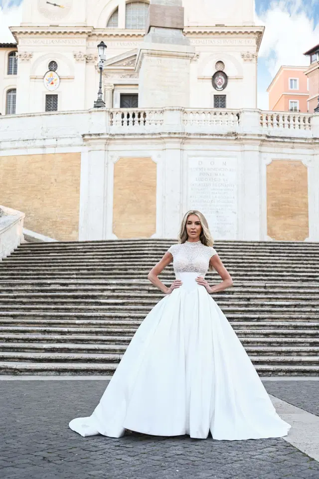 Aperol von Dando London: Ballkleid, Nackenträger, Kappenärmel, Mikado