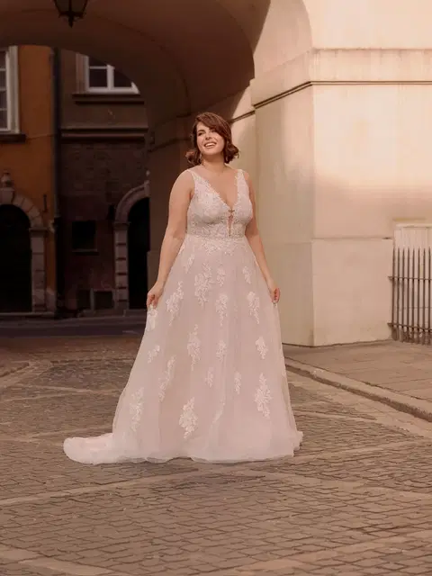 Style LO-570T wedding dress by Agnes, A-line, tulle