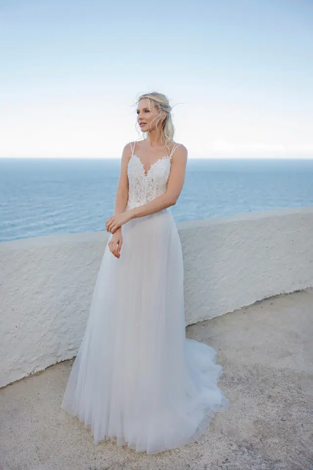 B2402 by Amera Vera: A-Line silhouette, V-neck neckline, sleeveless, tulle