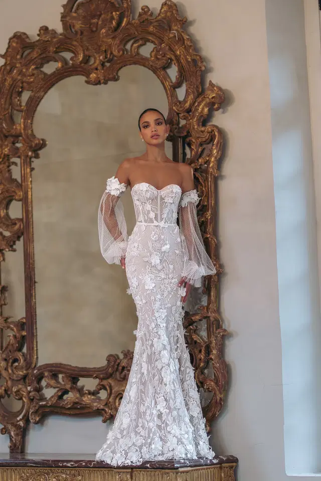 Karter by Wona Concept: Mermaid silhouette, sweetheart neckline, puff sleeves, lace