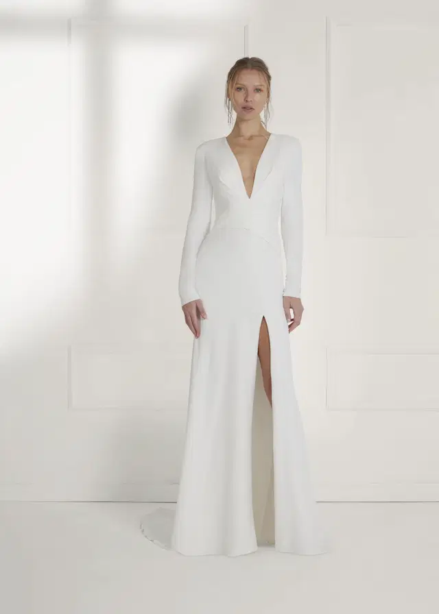 JIN by Serravalle: Trumpet silhouette, deep V-neck neckline, long sleeves, crepe