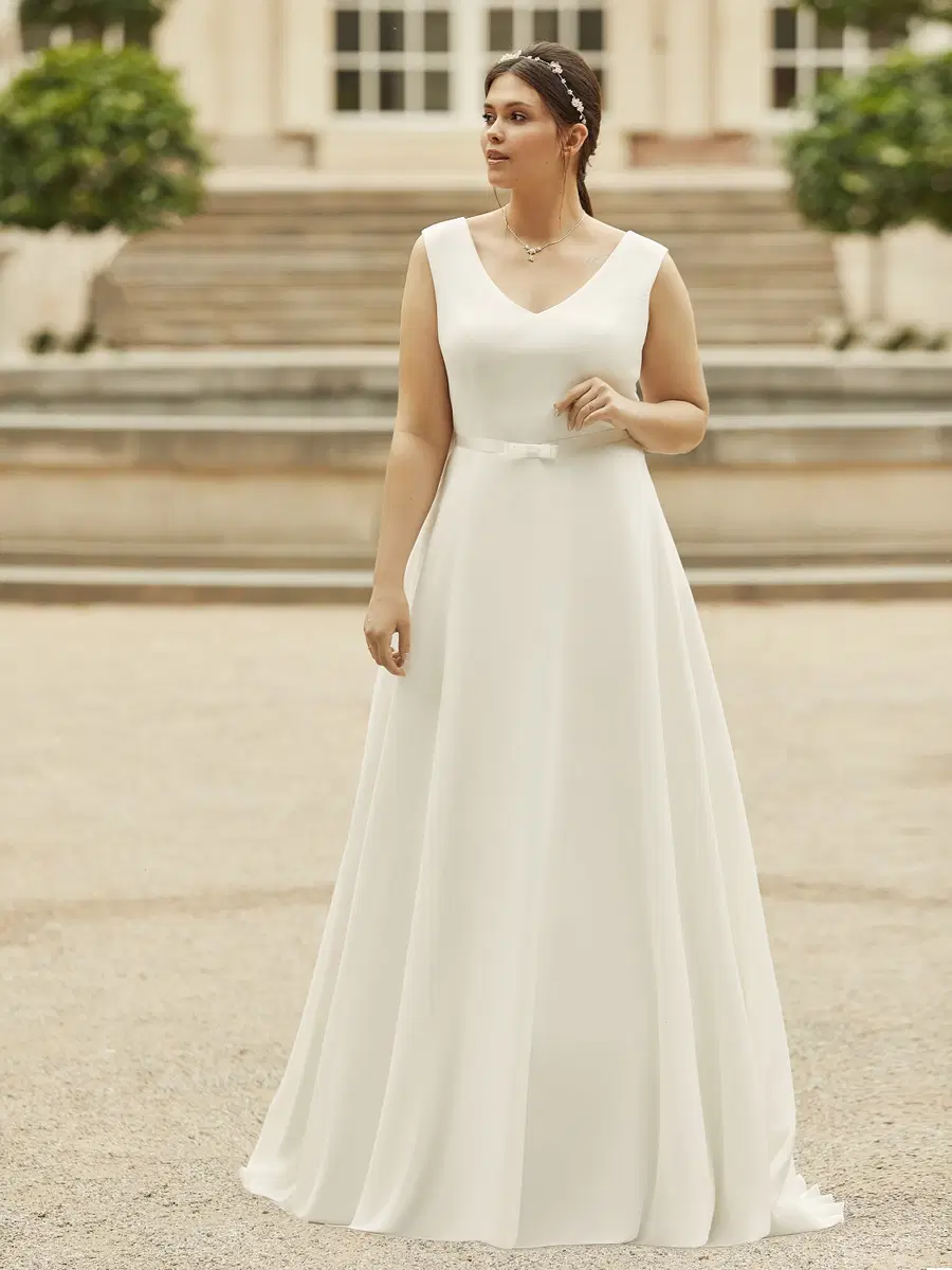 DALILA c by Bianco Evento: A-Line silhouette, V-neck neckline, sleeveless, satin
