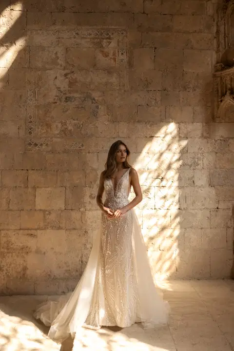 Paradise wedding dress by Eva Lendel, fit & flare, lace