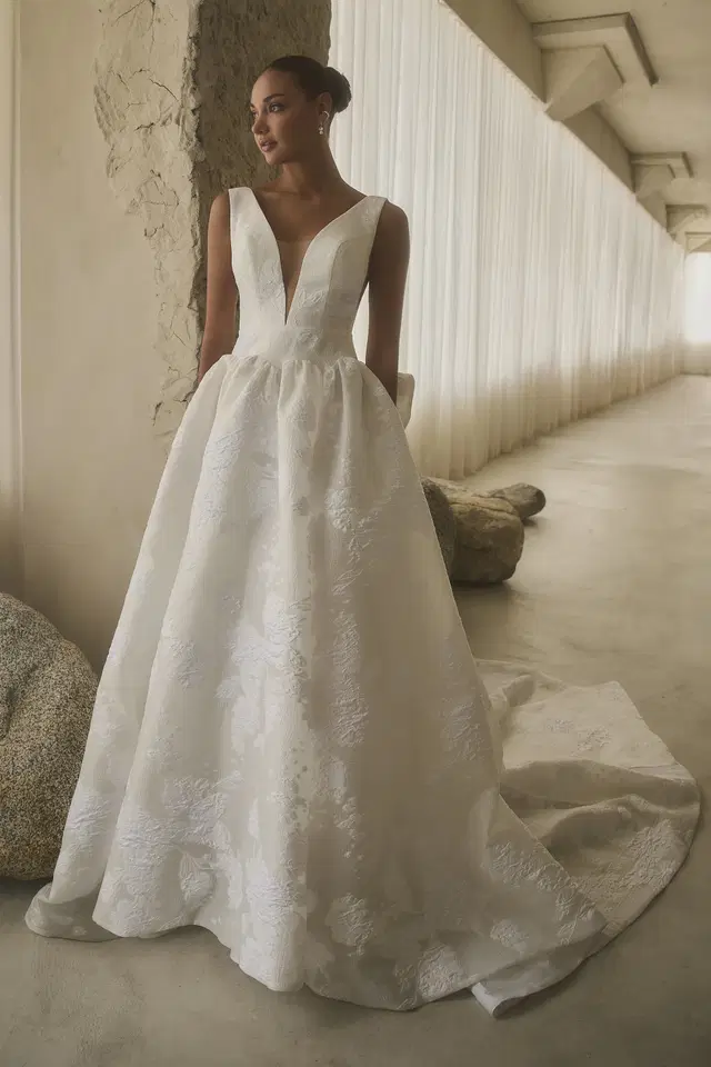 2633 by Casablanca Bridal: Ball Gown silhouette, V-neck neckline, short sleeves, tulle