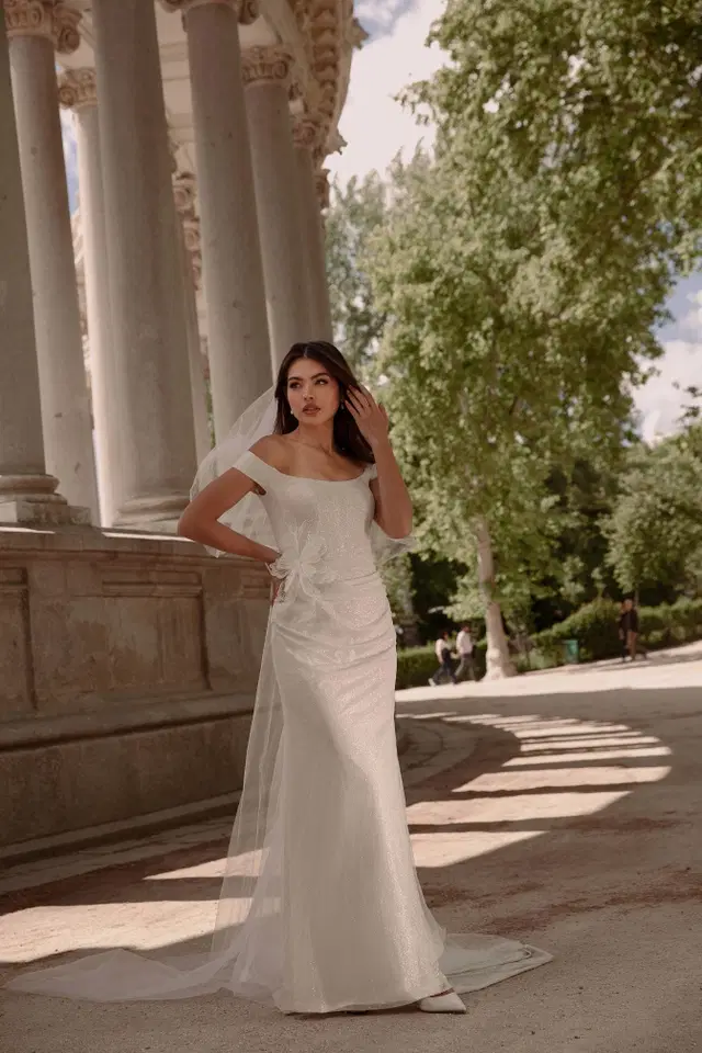 TO-2072T by Agnes: Trumpet silhouette, off-shoulder neckline, tulle