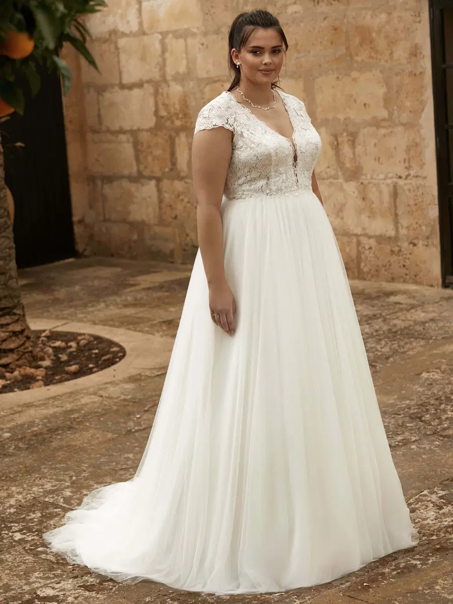 HANNAH c by Bianco Evento: A-Line silhouette, deep V-neck neckline, cap sleeves, lace
