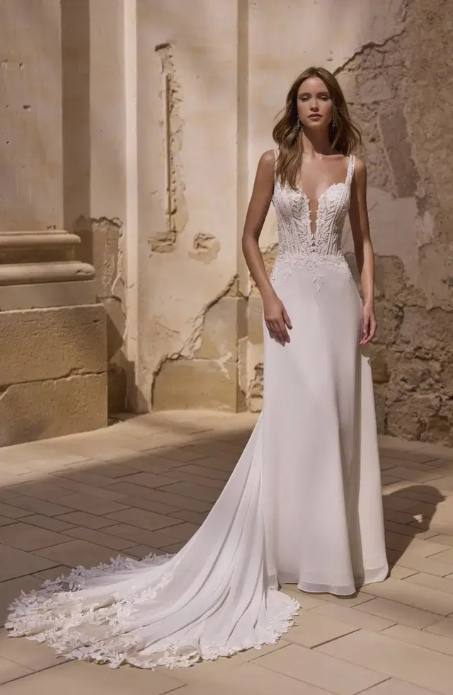 Hadriana by Veni Infantino: A-Line silhouette, deep V-neck neckline, chiffon