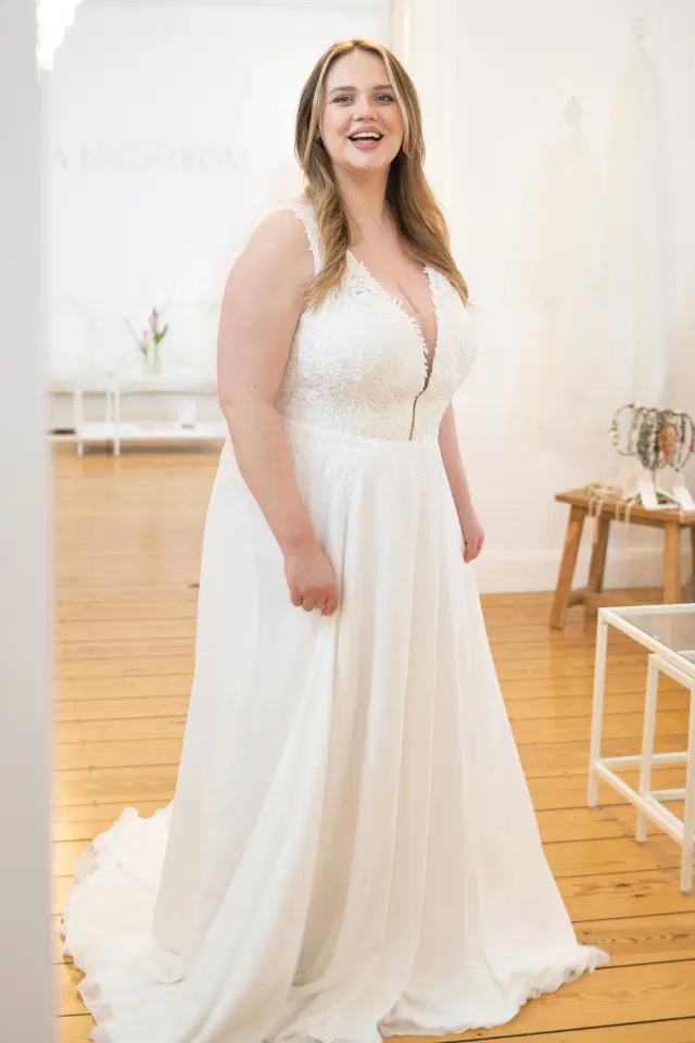 Elena by Sanna Lindström: A-Line silhouette, illusion neckline, sleeveless, chiffon