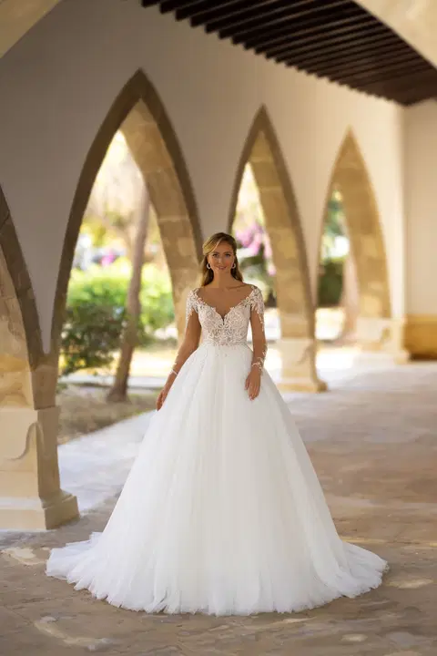 Style 8291 wedding dress by Monica Loretti, A-line, lace