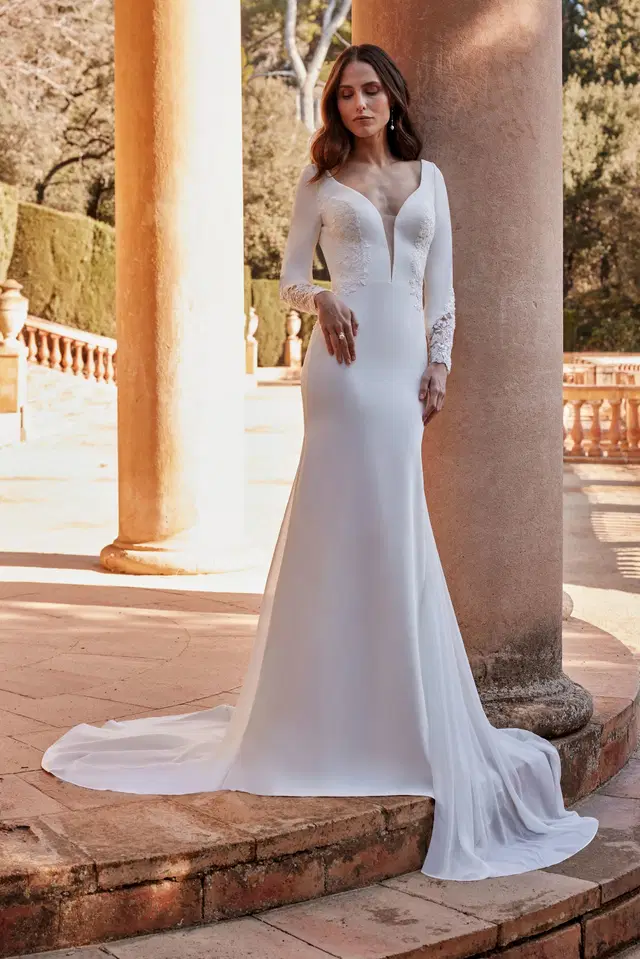 LINDA by Serravalle: Trumpet silhouette, deep V-neck neckline, long sleeves, crepe