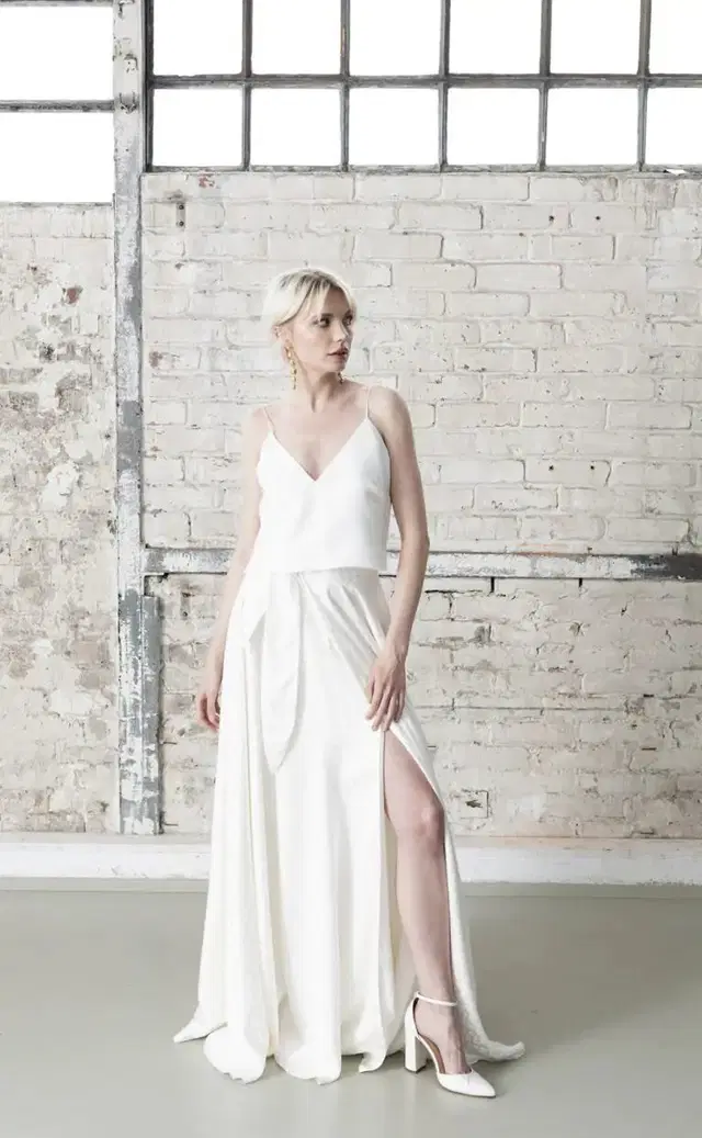 Tansila Top & Tansila Skirt by Kisui: Straight silhouette, V-neck neckline, sleeveless, satin