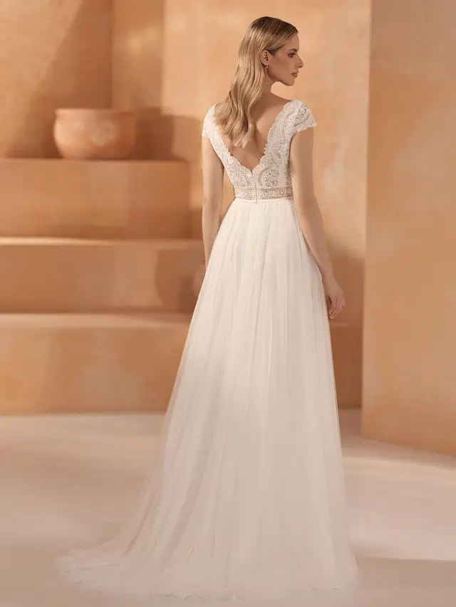 MOLI by Bianco Evento - view 2 of 4