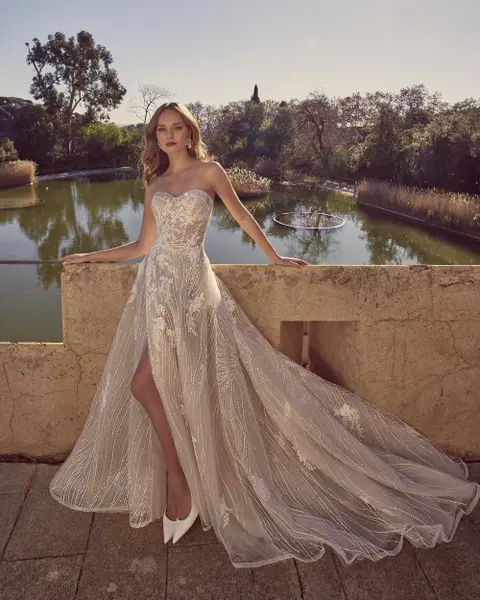 Zsofia wedding dress by Veni Infantino, A-line, lace