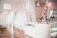 Bei Weiße Liebe Brautsalon