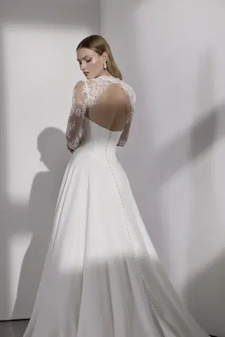 Sara by Avenue by Josephine Scott - view 4 of 4