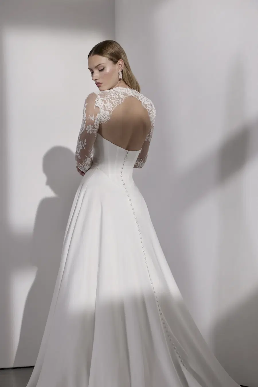 Sara by Avenue by Josephine Scott - view 4 of 4