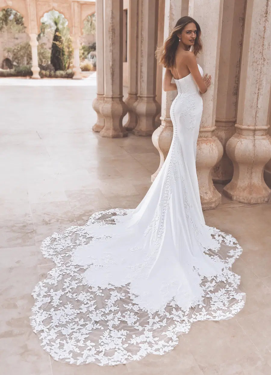 Veda by Enzoani - view 4 of 5