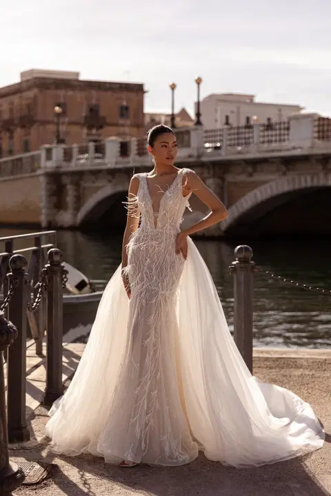 Majestic wedding dress by Carfelli, trumpet, lace