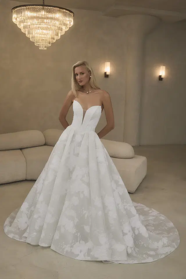 2640 by Casablanca Bridal: A-Line silhouette, V-neck neckline, lace