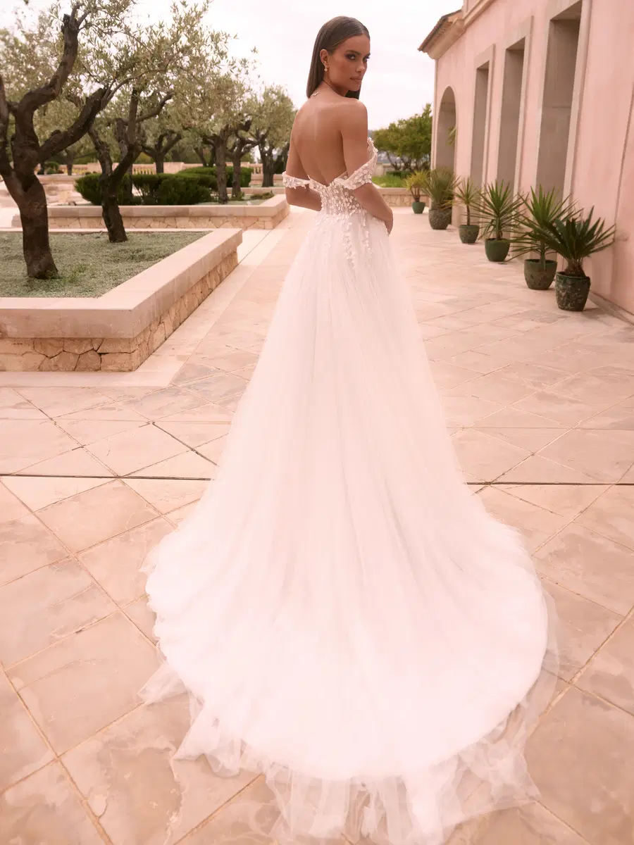 Varanes by Bianco Evento - view 2 of 6