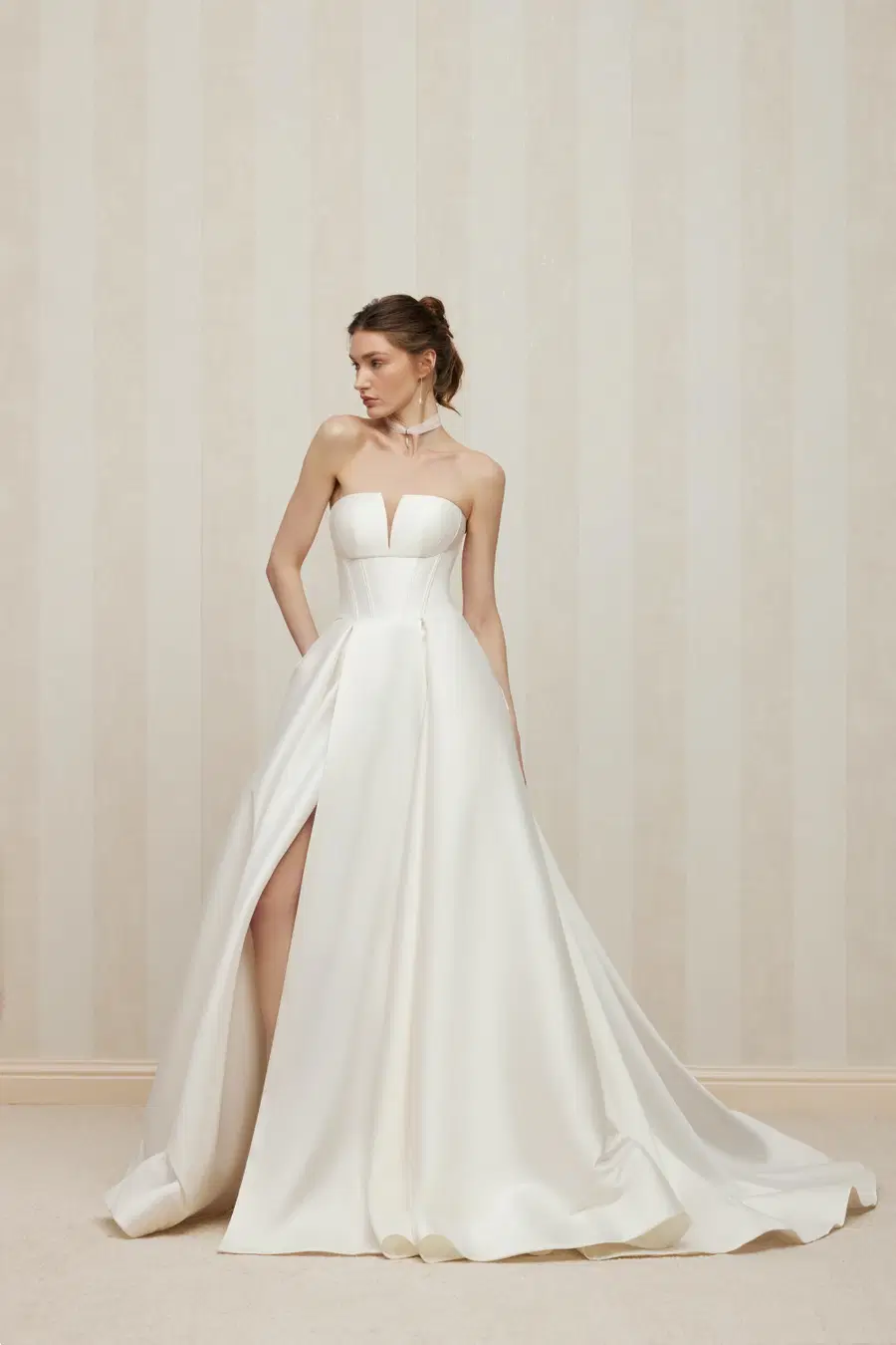 Daniela by Anne Mariée: A-Line silhouette, V-neck neckline, sleeveless, mikado