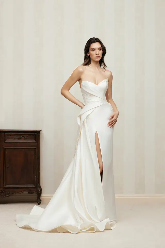 Monika by Anne Mariée: Mermaid silhouette, sweetheart neckline, sleeveless, mikado