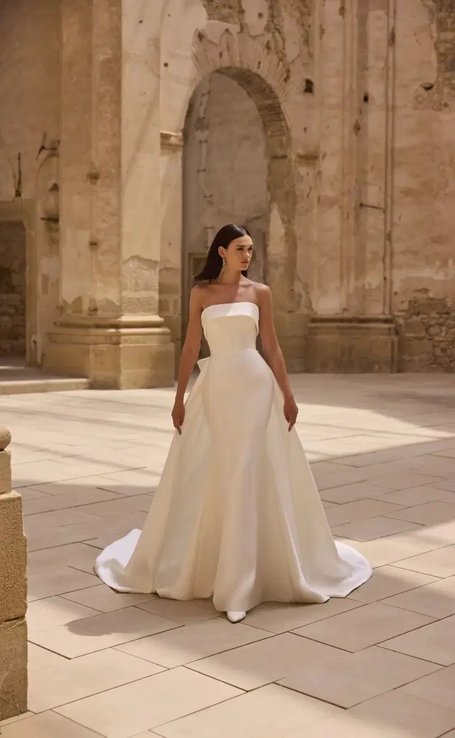 Hillary by Veni Infantino: Fit & Flare silhouette, mikado