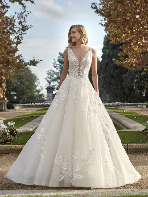 Alluette wedding dress by Pronovias Privée, princess, lace