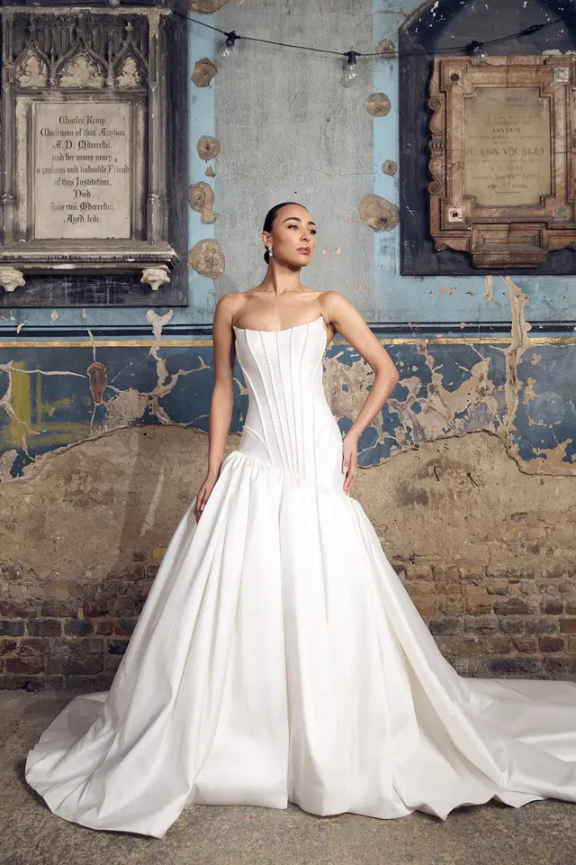 Chiswick von Dando London: Ballkleid, Gerader Ausschnitt, Ärmellos, Mikado