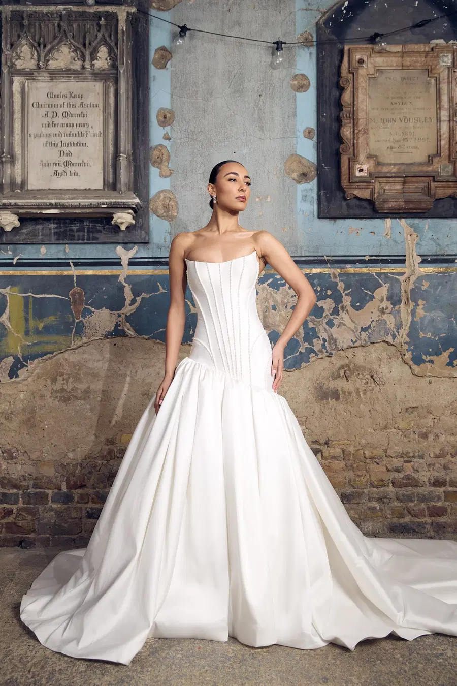 Chiswick von Dando London: Ballkleid, Gerader Ausschnitt, Ärmellos, Mikado