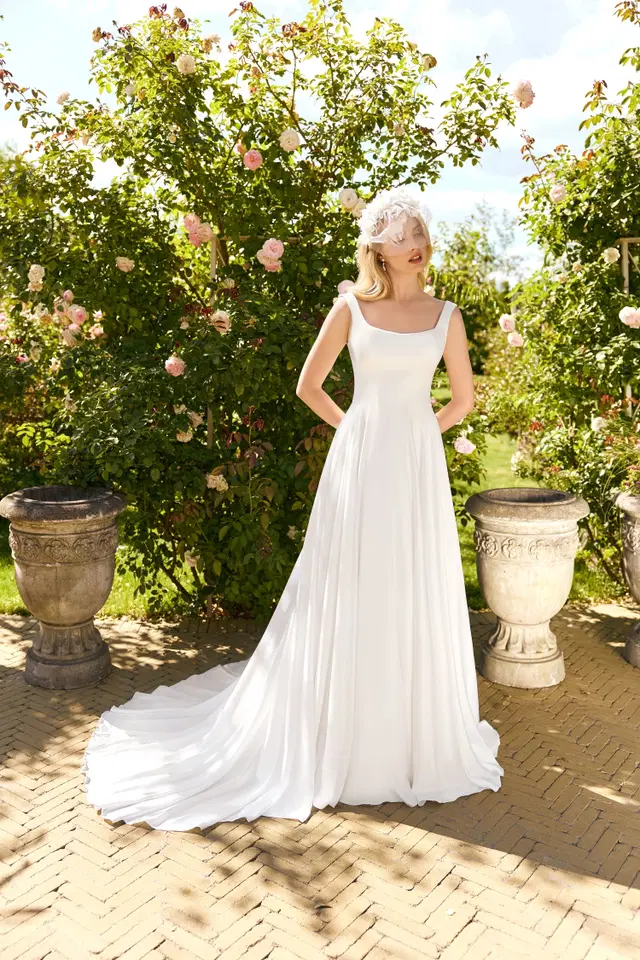 1142 by Angela Bianca: A-Line silhouette, square neckline, sleeveless, crepe