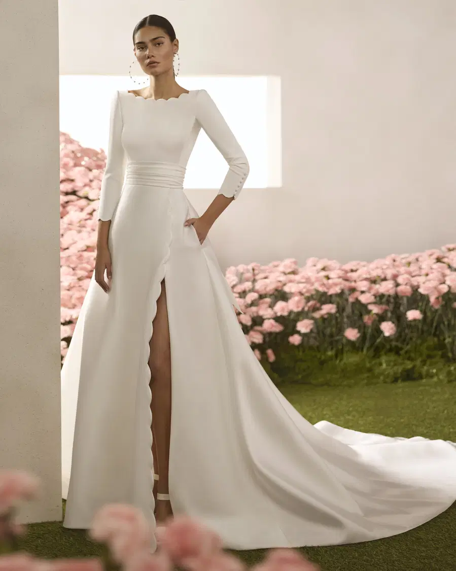 Rebeca by Rosa Clara: A-Line silhouette, boat neck neckline, three-quarter sleeves, crepe