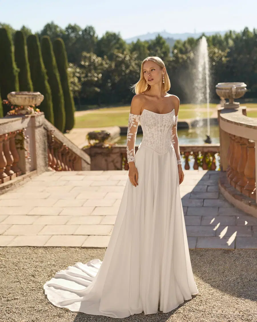 FLOR von Luna Novias: Meerjungfrau, Schulterfreier Ausschnitt, Lange Ärmel, Crepe