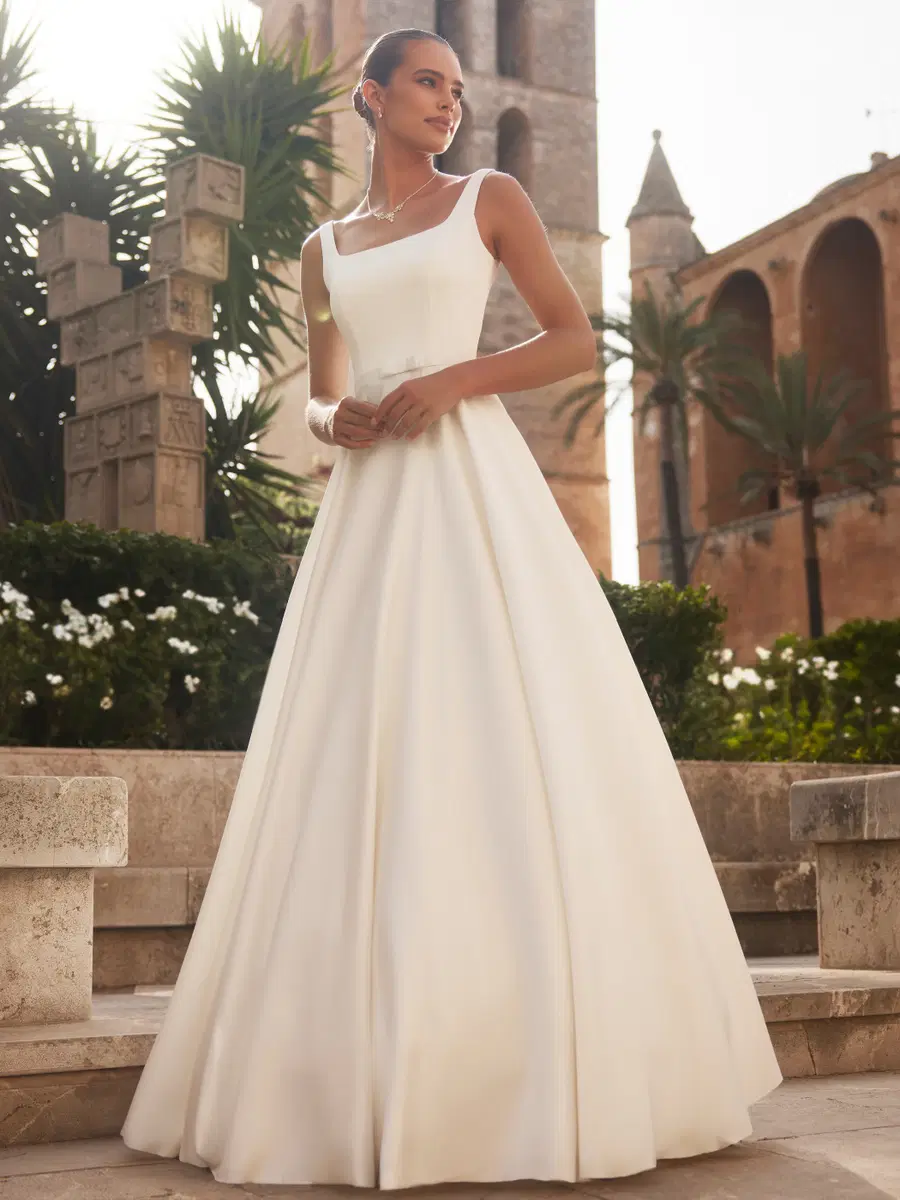 Levente by Bianco Evento - view 5 of 5