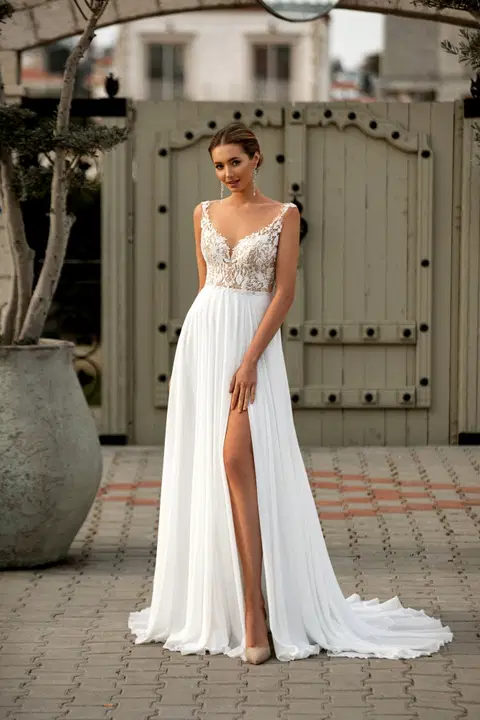 Style 8194 wedding dress by Monica Loretti, fit & flare, crepe