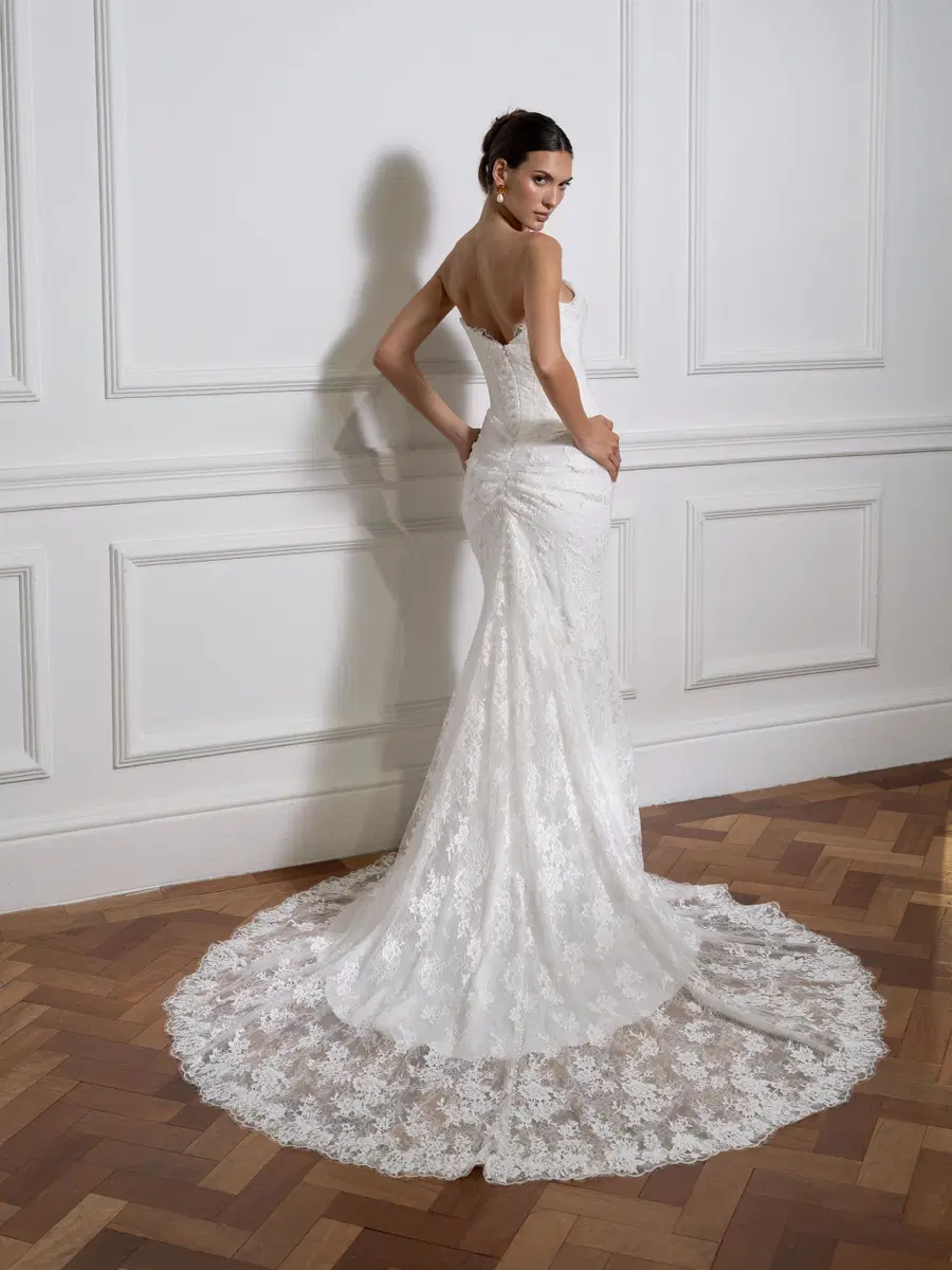 Tara by Avenue by Josephine Scott - view 2 of 5